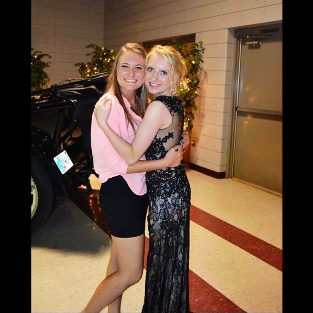 PROM DRESS - Picture 2 of 3